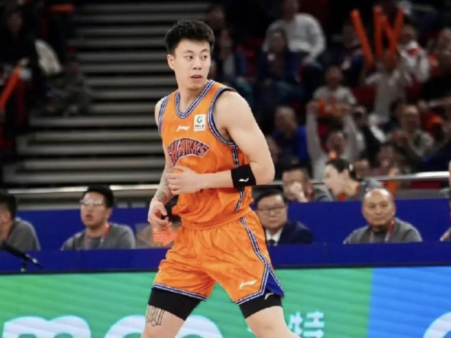 77号的跨洋共鸣！张镇麟为湖人球员东契奇全明星拉票