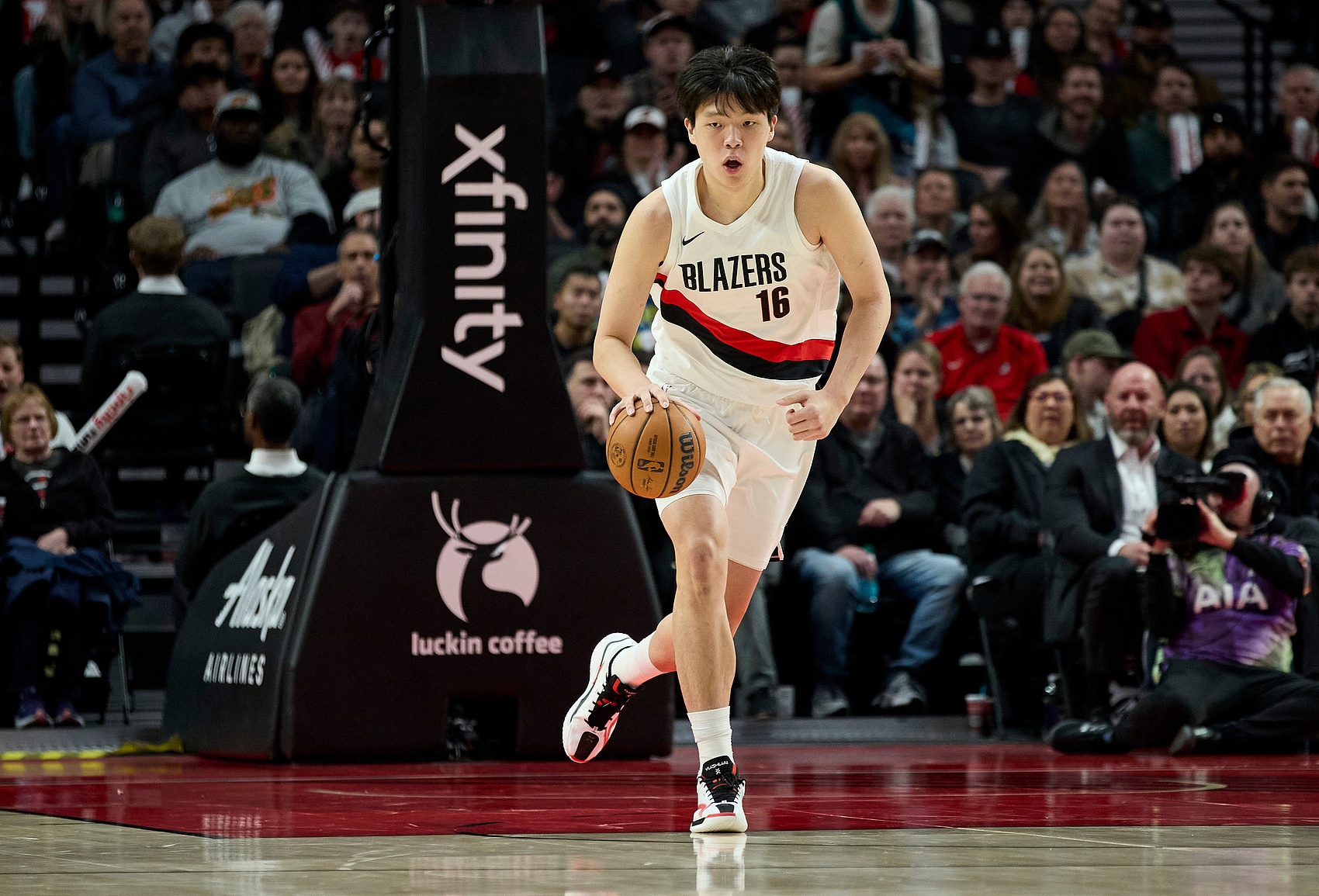 pg官网-被召回也没机会！杨瀚森未能登场 本赛季第21次被DNP